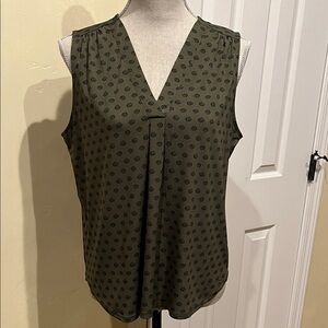 Vince Camuto Sleeveless V-Neck Olive Green Printed Knit Blouse